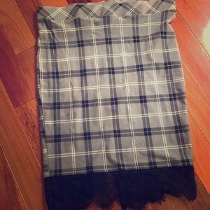 Lace trim pencil skirt plaid